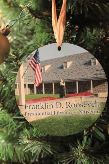 FDR Library Round Ornament